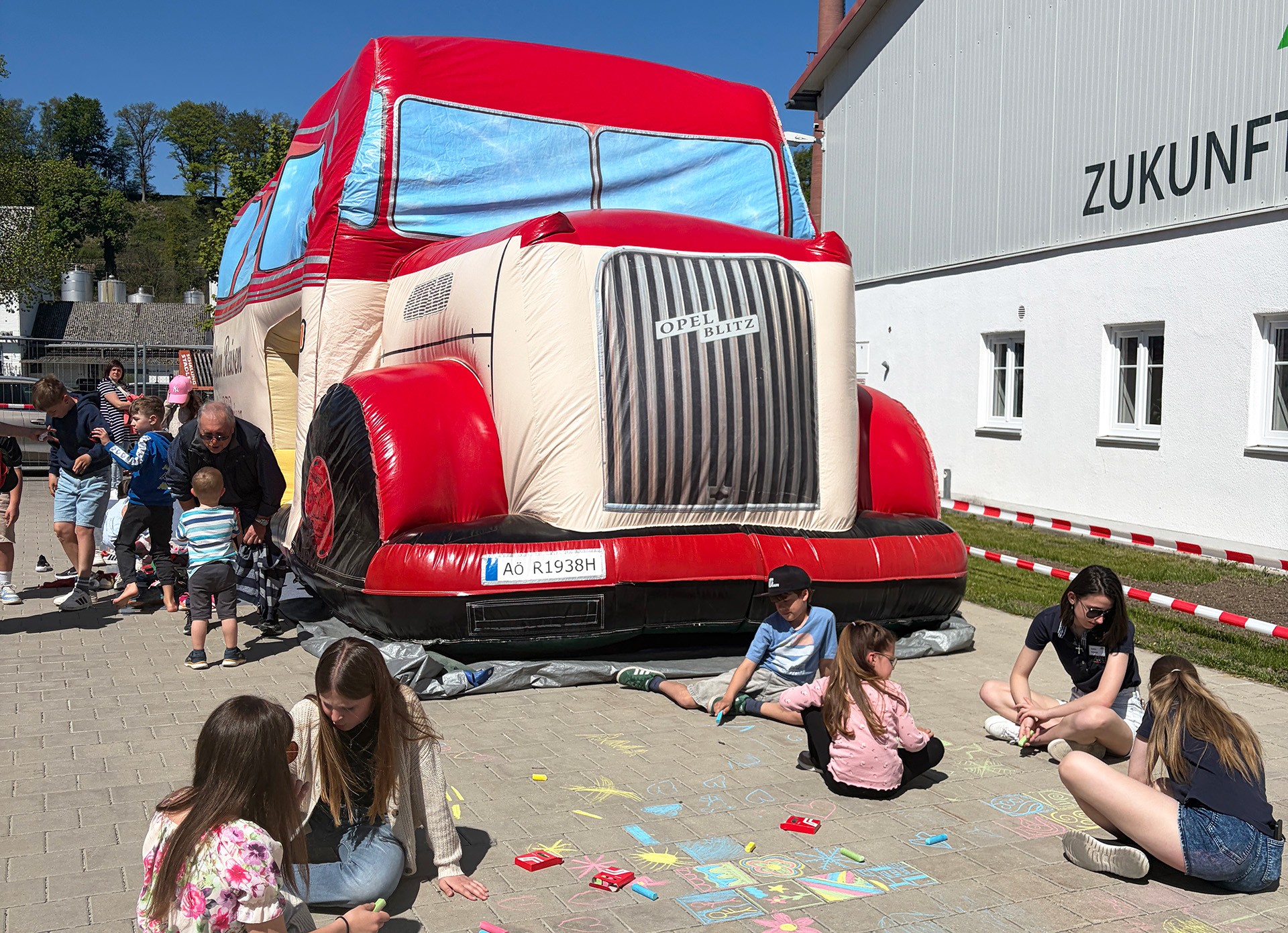 2026 05 05 AED2026 Hüpfburg