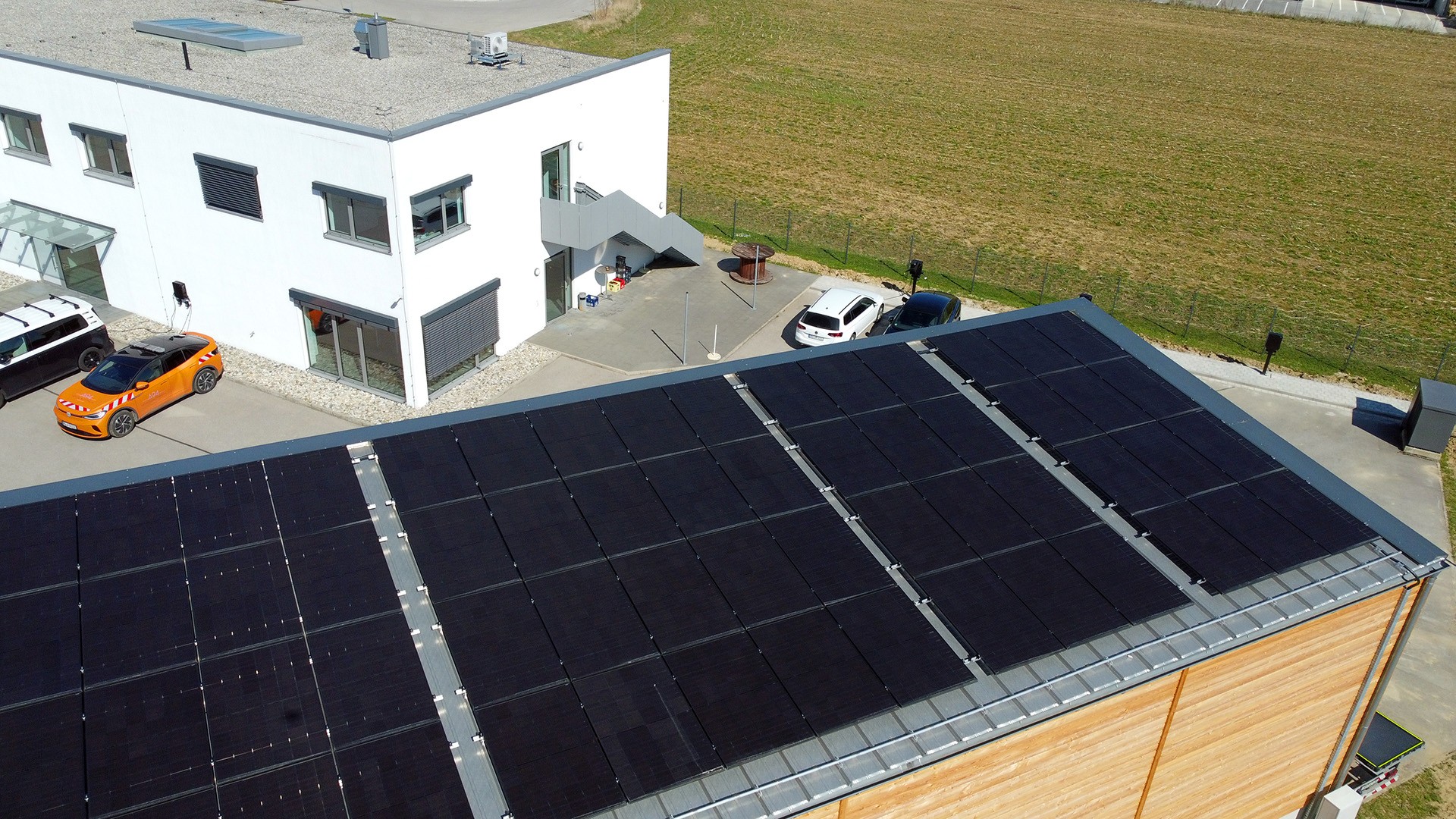 ABEL ReTec Referenz Isental Autobahn PV Anlage Gerätelager 789