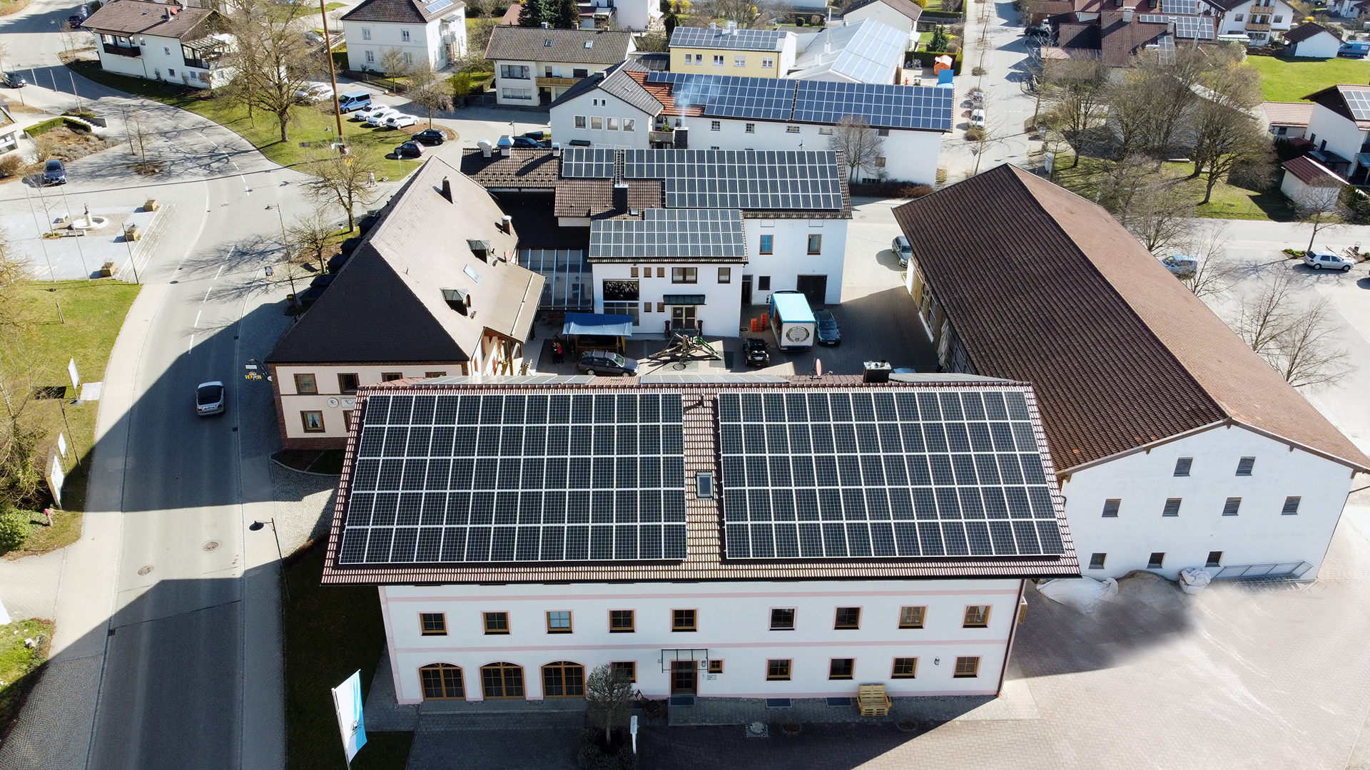 Gasthof zur Post Kirchweidach bekommt PV mit Speicher